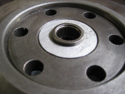 flywheel bearing holder 006 [800x600].JPG and 